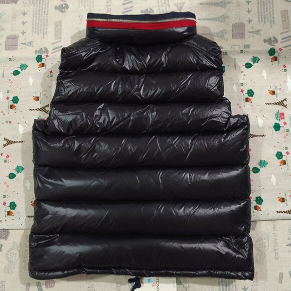Moncler Shiny Lightweight Casual Warm Down Vest - Picture 5 of 13